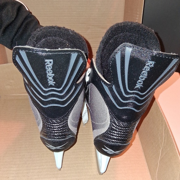 Boy's Reebok Ice Skates, Junior Size 2 D - Picture 11 of 12